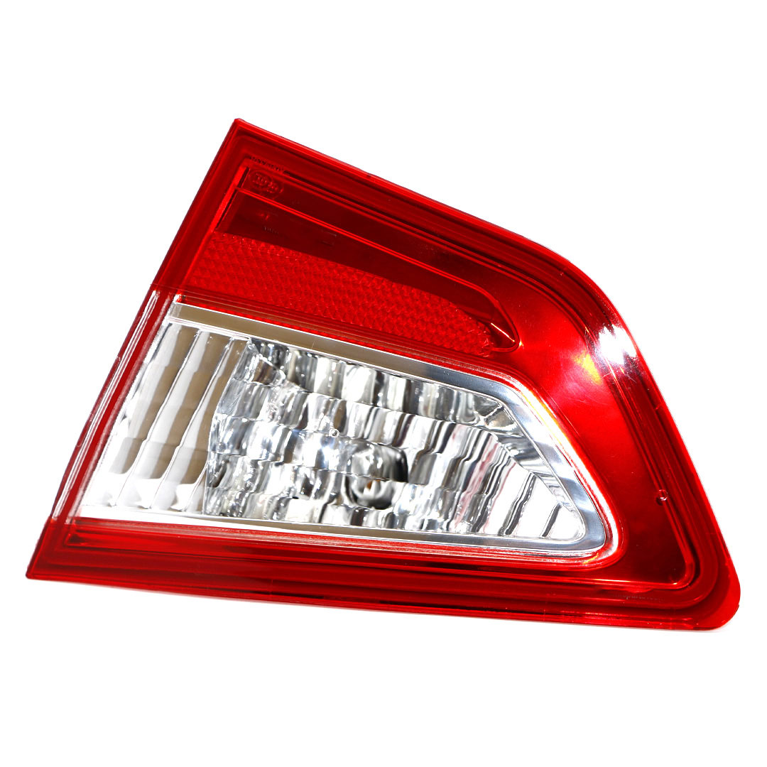 چراغ خطر عقب راست روی صندوق چانگان CS35