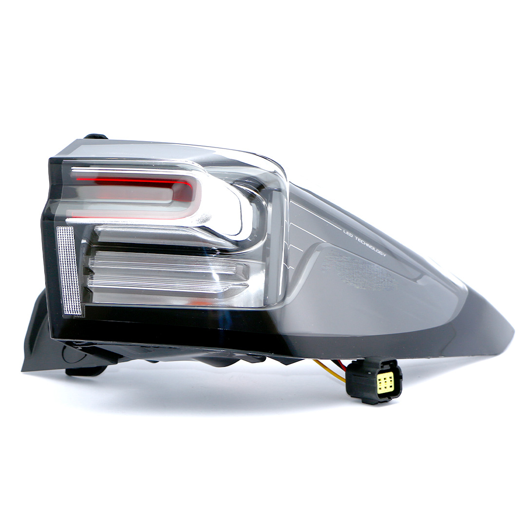 چراغ خطر عقب راست روی گلگیر چانگان CS55 Plus